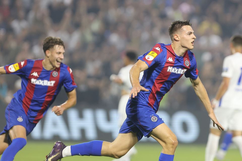 Andrej Kostić slavi gol na Železničar Partizan
