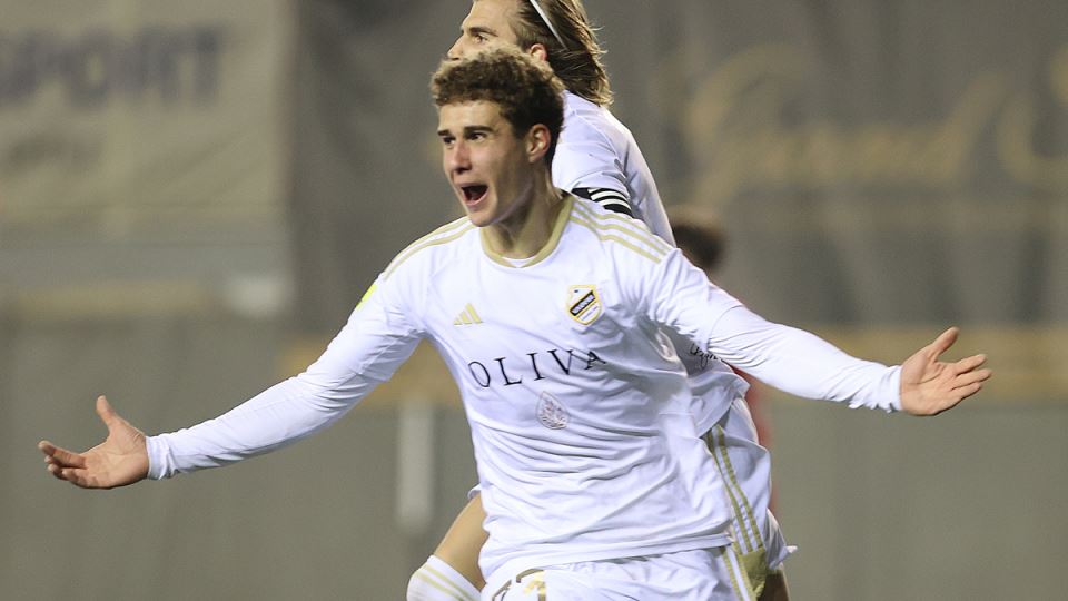 Andrej Bačanin slavi gol u dresu Čukaričkog.