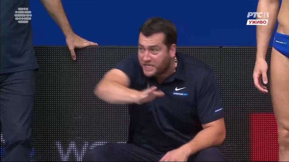 Uroš Stevanović viče na vaterpoliste Srbije 1.jpg