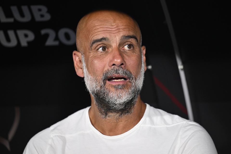 Pep Gvardiola na klupi Mančester sitija.