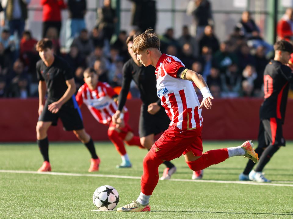 Vasilije Kostov bocka protiv Barselone