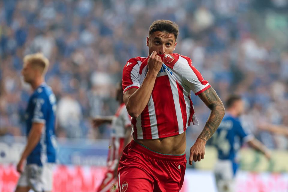 Leh Crvena zvezda Rade Krunić slavi gol