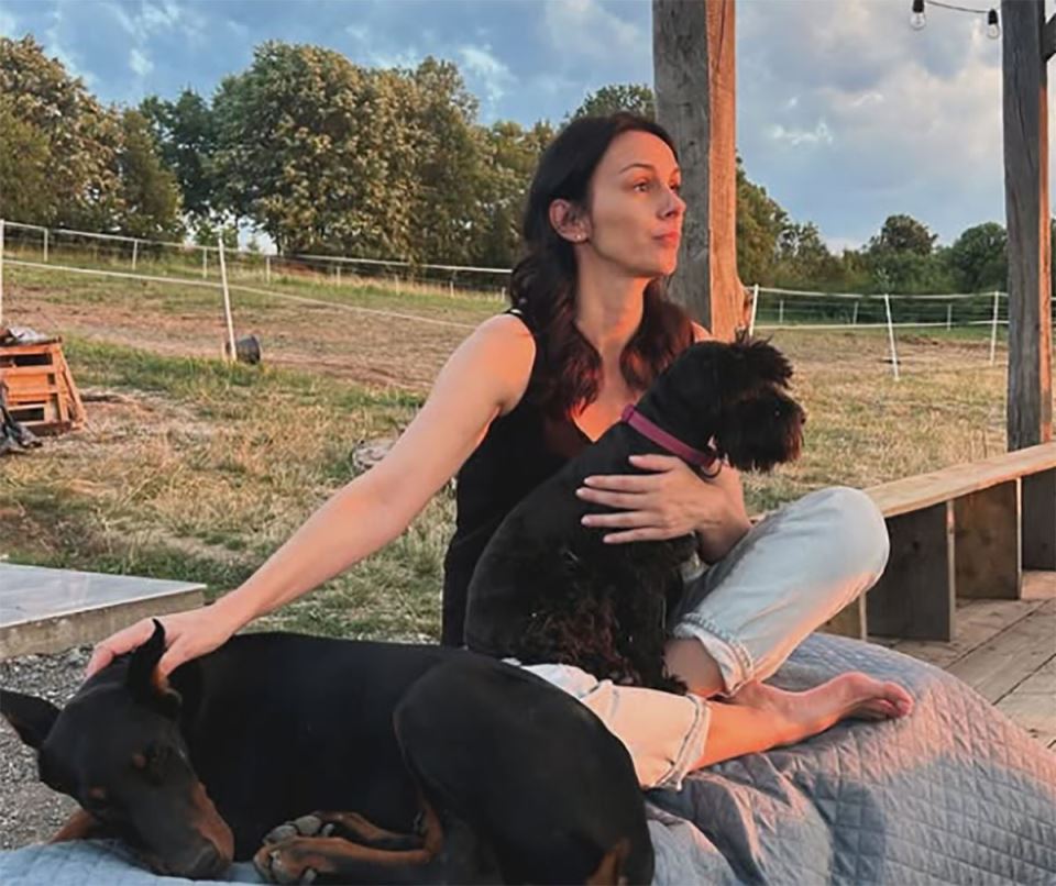 Sloboda Mićalović objavila nikad viđeni snimak s premijere Zone Zamfirove iz 2002 godine