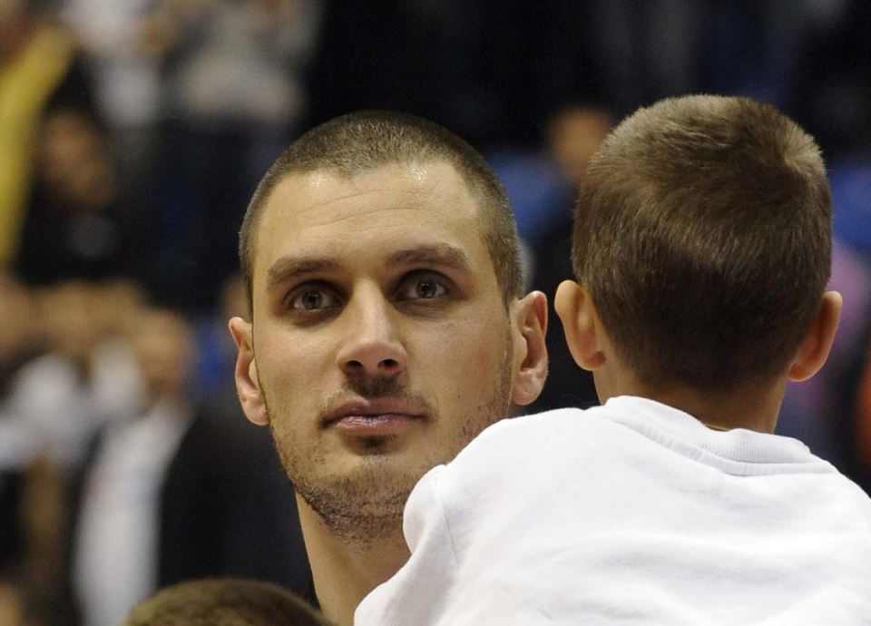 Saša Pavlović sa sinom Lukom 1.jpg