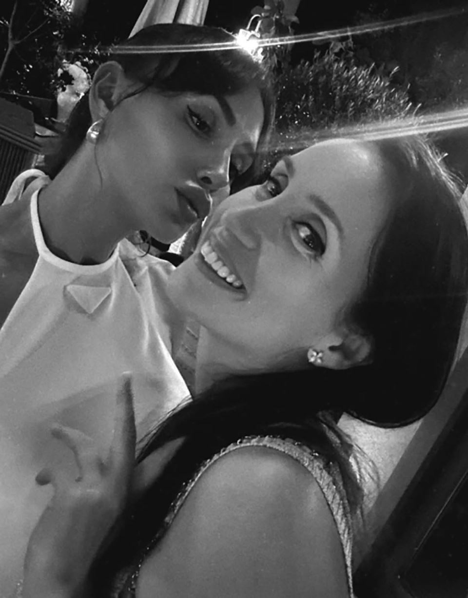 Emina Jahović sa setrom u provodu (2).jpg