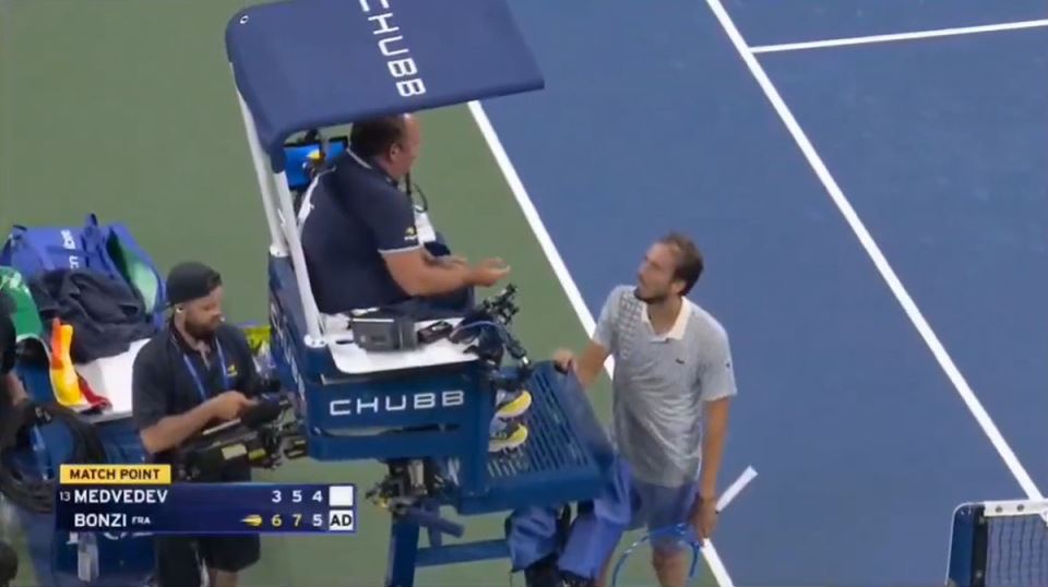 Medvedev svađa sa sudijom (1).jpg