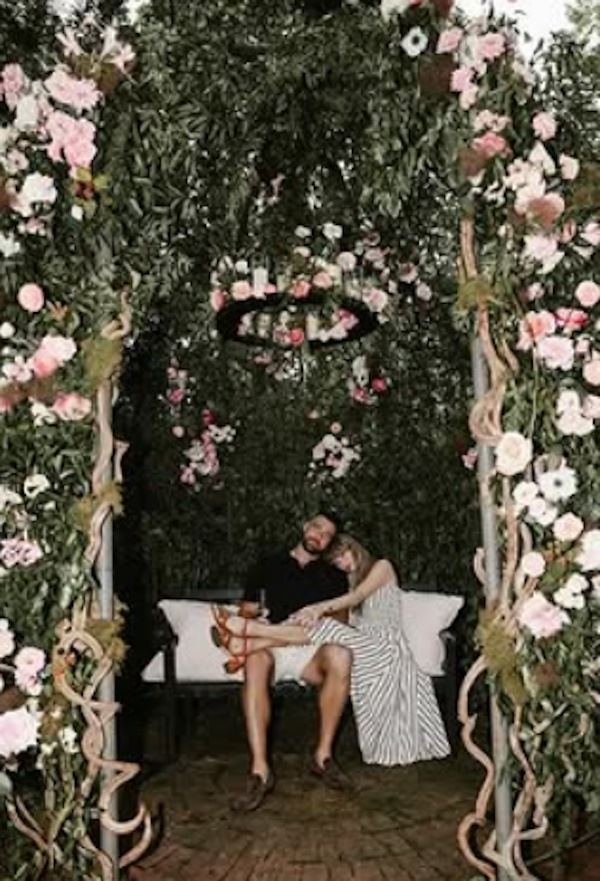 Tejlor Svift i Trevis Kelsi veridba