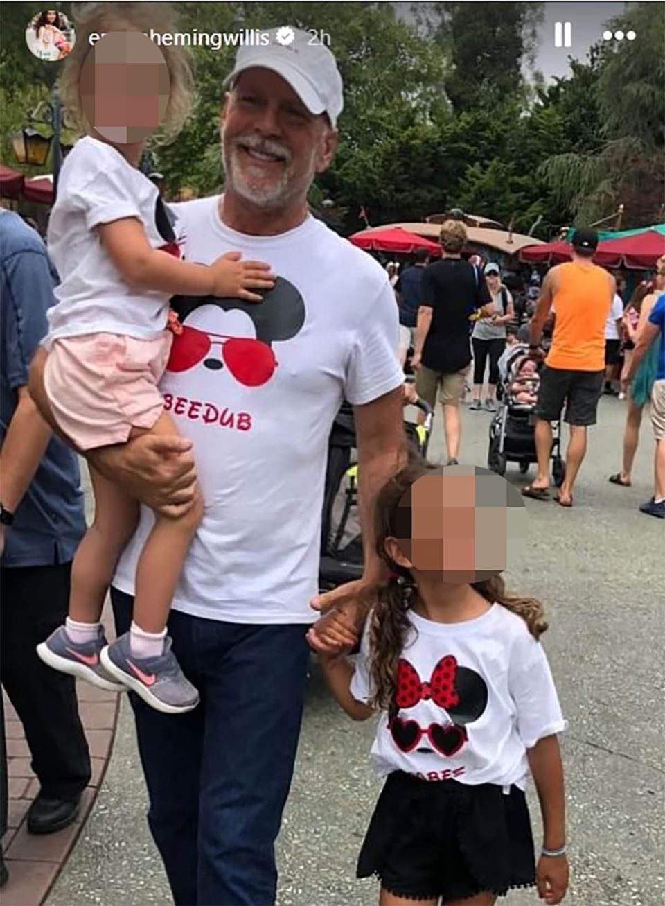 Brus Vilis supruga Ema Heming Vilis ćerke (1).jpg