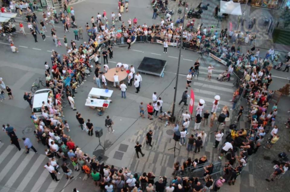 Pljeskavica od 90 kilograma 1.jpg