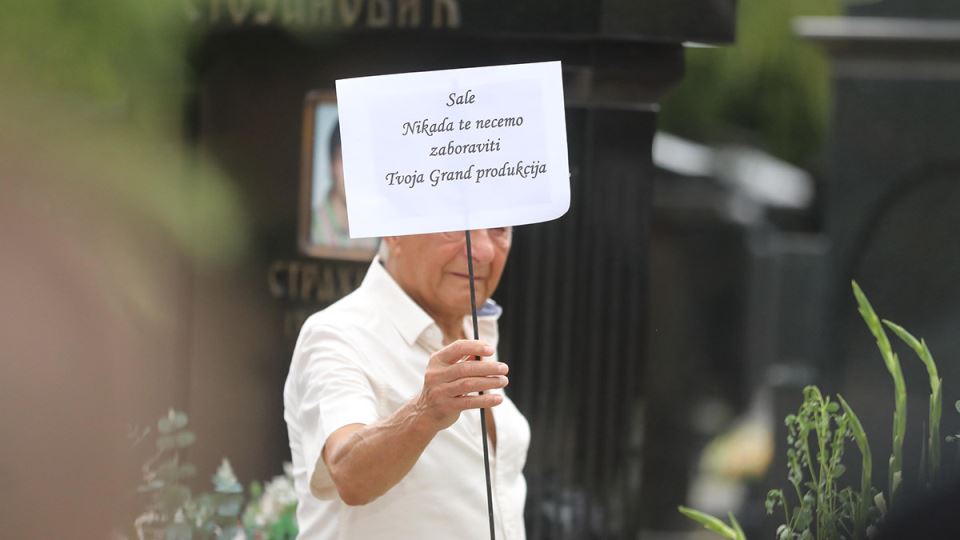 Čovek ostavio potresnu poruku na grobu (2).jpg