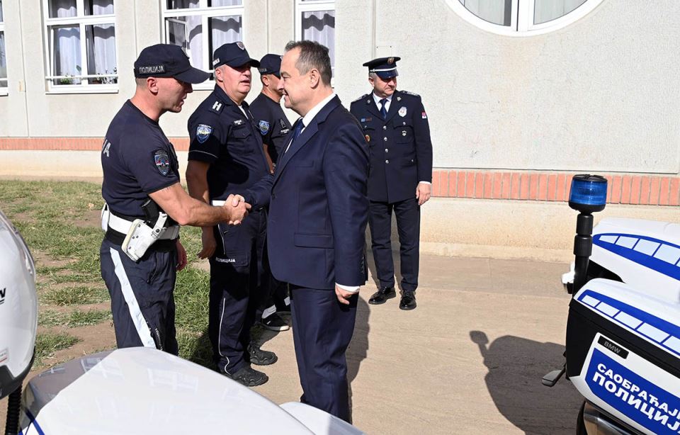 Ministar Dacic-Osnovna skola-Zemun (2).jpg