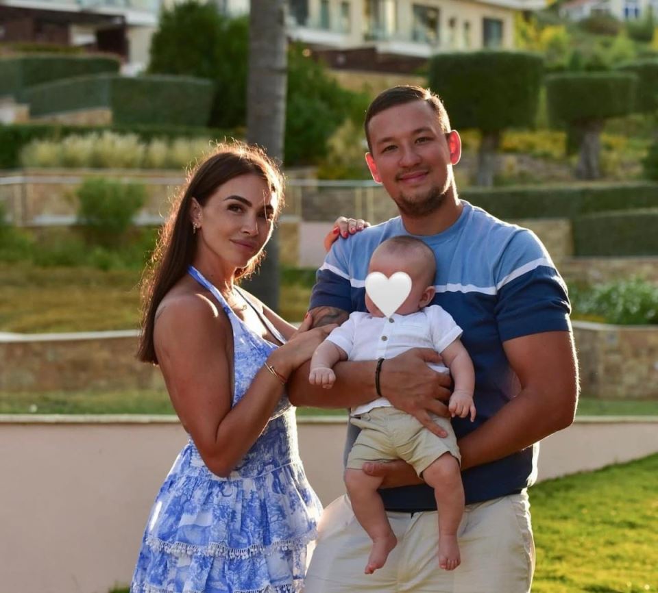 Uroš Živković sa ženom i sinom