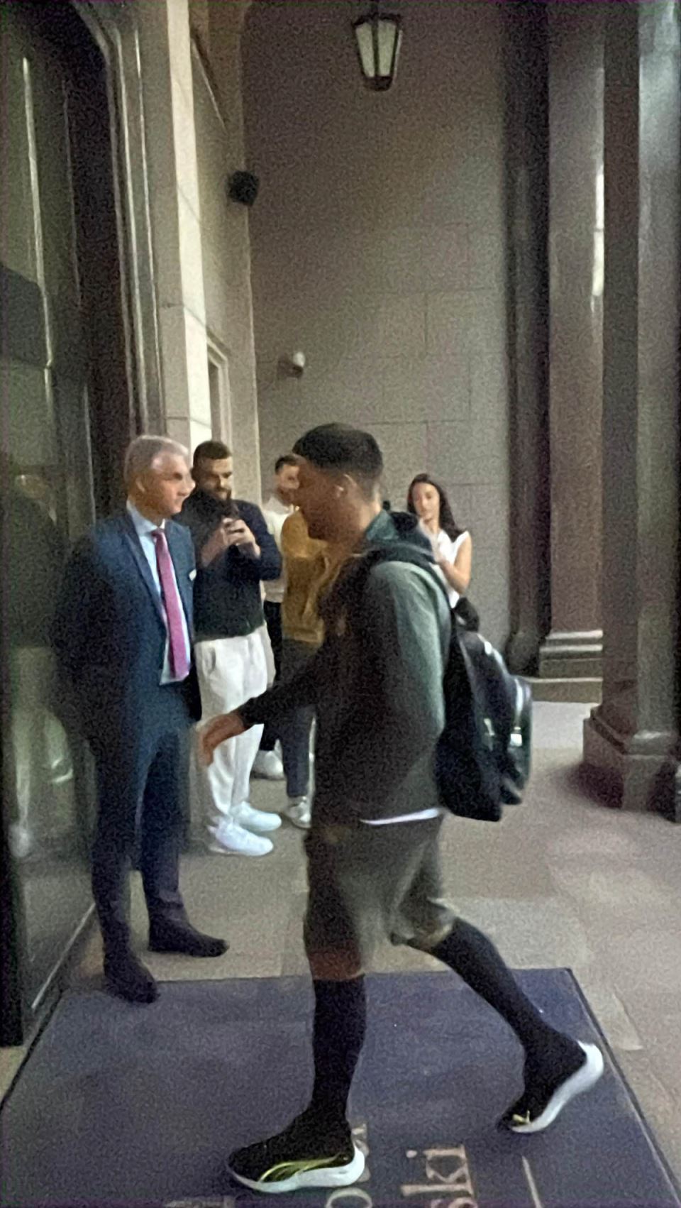 Fudbaleri Srbije stigli u Rigu (1).jpg