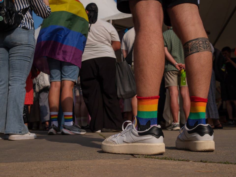 Parada ponosa 2025 - park Manjez okupljanje pred pocetak setnje (1).jpeg