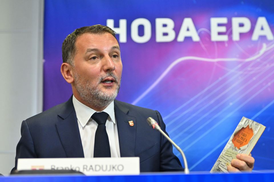 Branko Radujko na konferenciji za medije