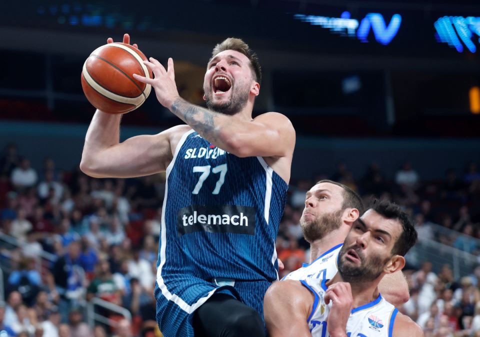 Luka Dončić u prodoru protiv Italije