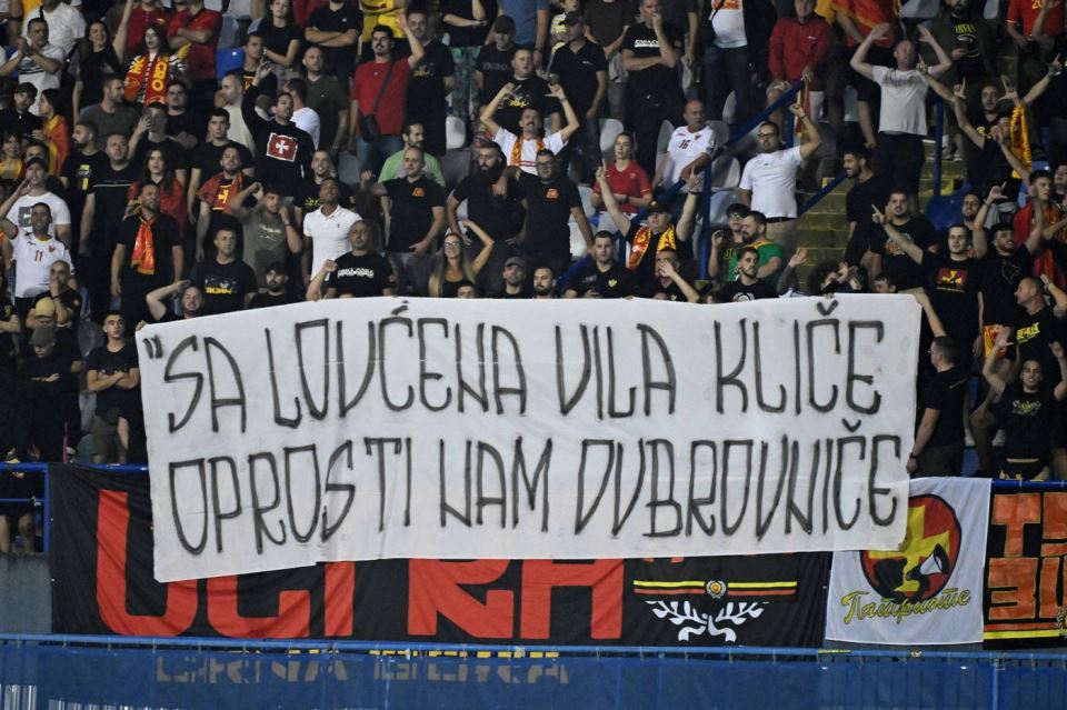 Transparent navijača Crne Gore u Zagrebu u Dubrovniku: Sa Lovćena vila kliče oprosti nam Dubrovniče