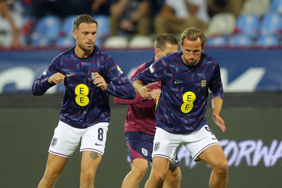 Hari Kejn i Džordan Henderson se zagrevaju na Marakani