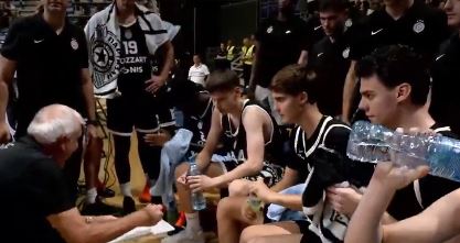 Željko Obradović drži tajm-aut