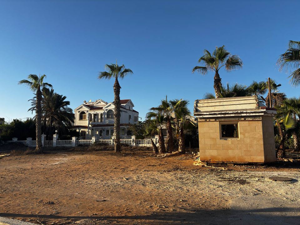 Vila Cece Ražnatović na Kipru (2).jpg