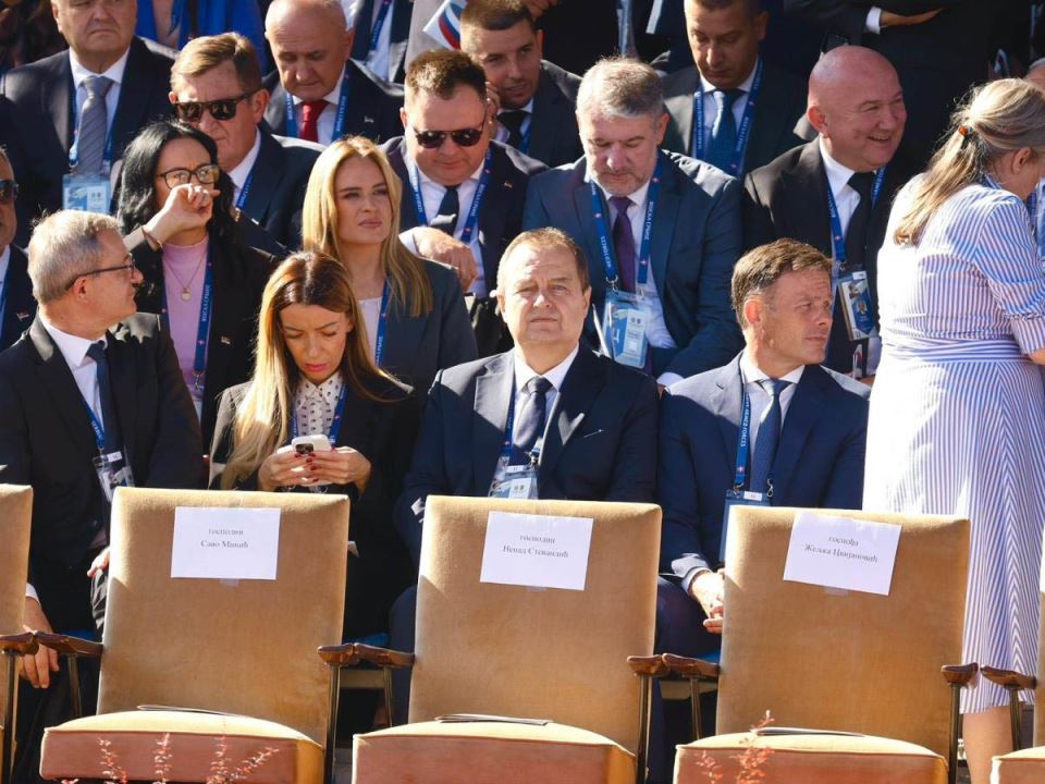 Vojna parada 2025 - Državni zvaničnici stigli na paradu (1).jpg