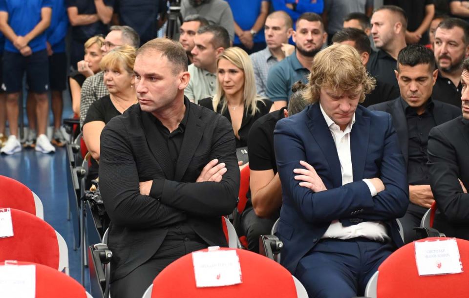 Branislav Ivanović i Dušan Basta na komemoraciji Dejana Milovanovića na Marakani