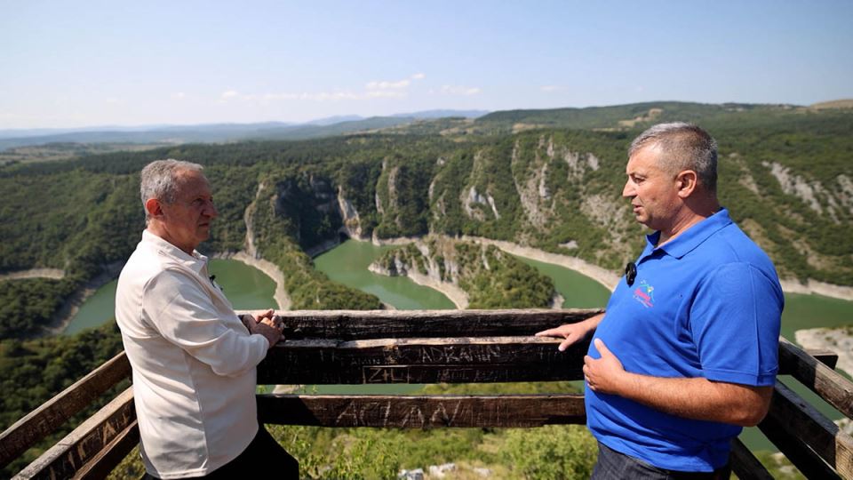 SA-ZIKOM-S03-EP01-SJENICA-08 copy.jpg