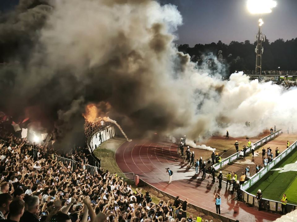 Jug i sever na početku Partizan - Zvezda (2).jpg