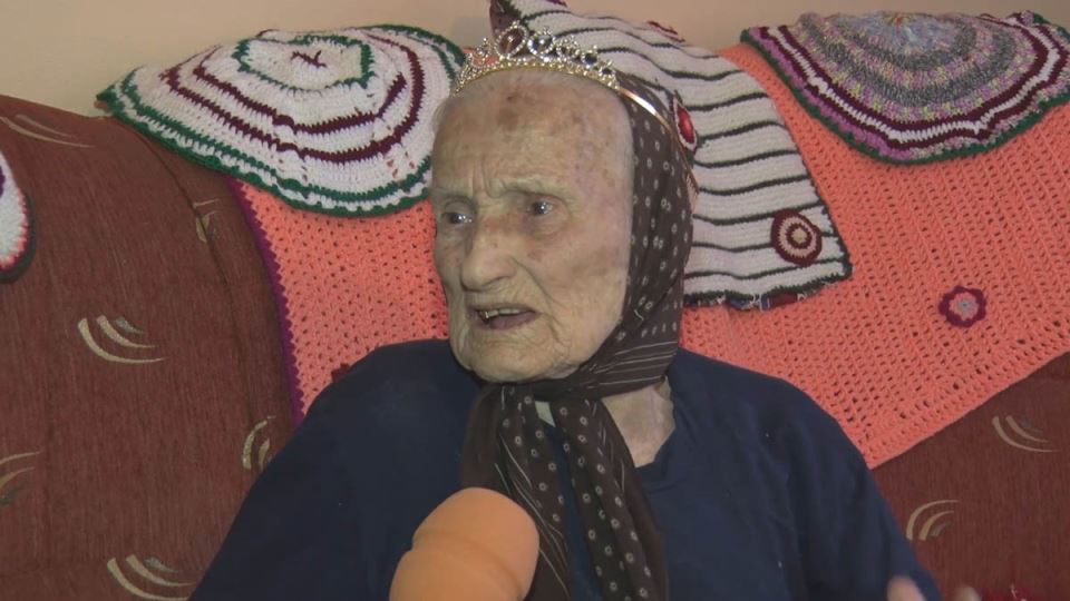 Baka Radmila proslavila 100. rođendan (2).jpg