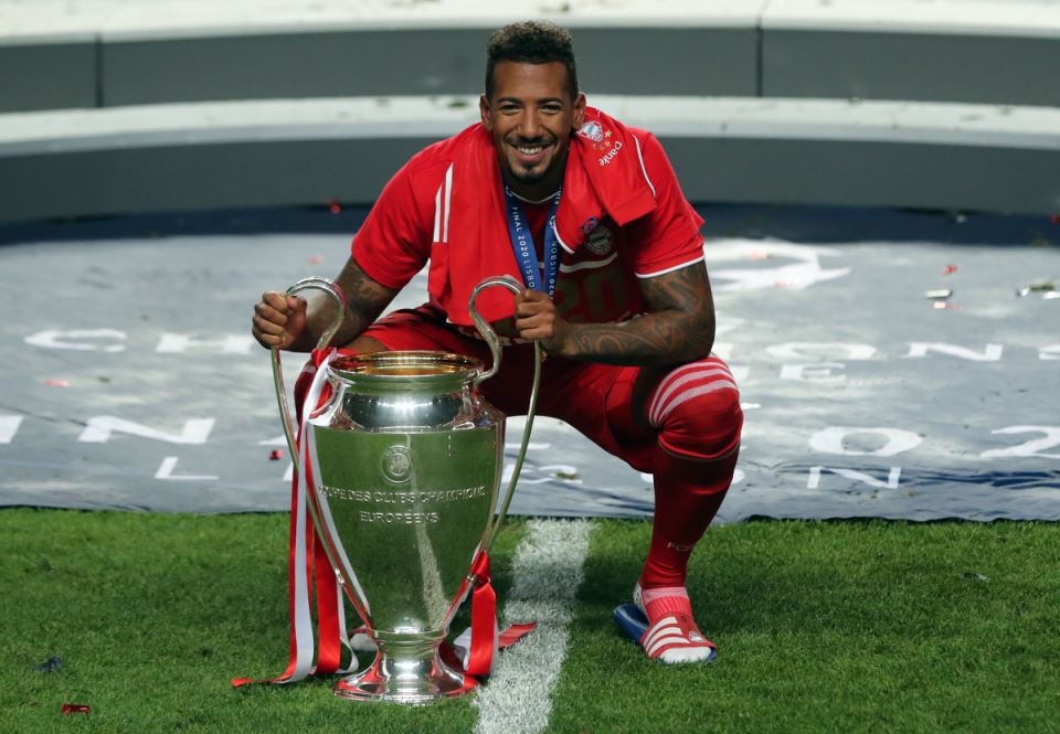 Žerom Boateng sa peharom Lige šampiona