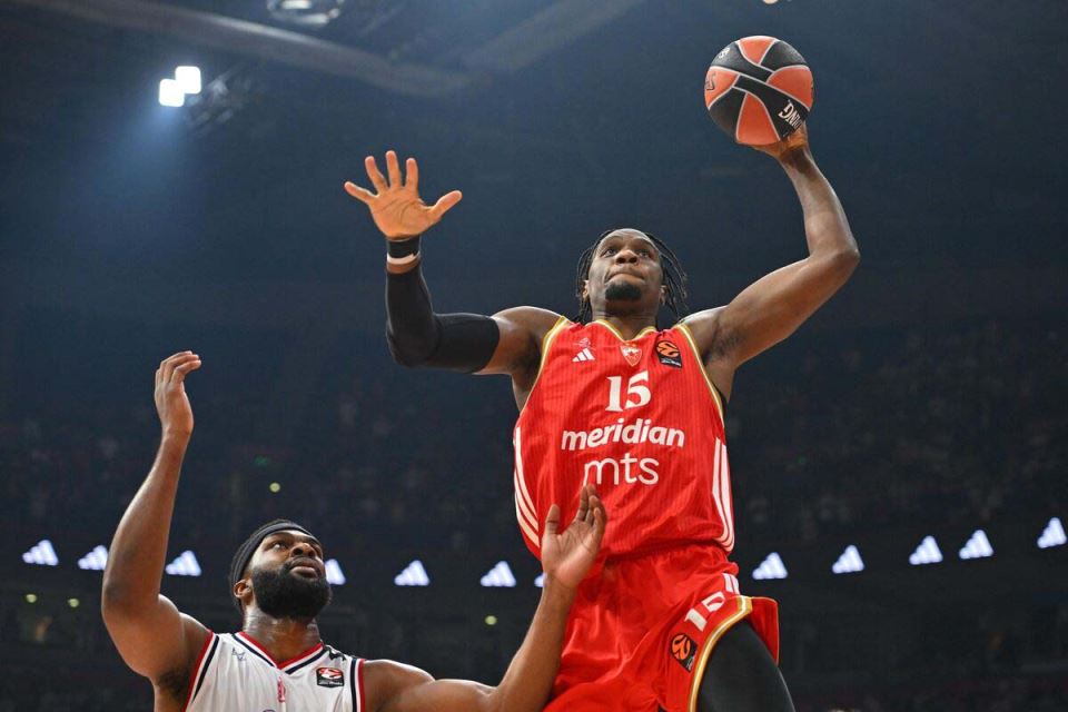 Ebuka Izundu zakucava na Zvezda Armani