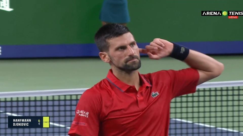 Novak Ðoković reakcija u Šangaju (1).jpg