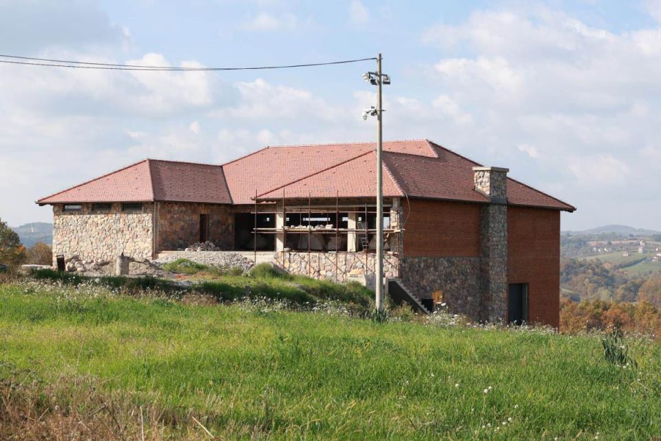 Imanje Nenada Jezdića u selu Zabrdica 1.jpg