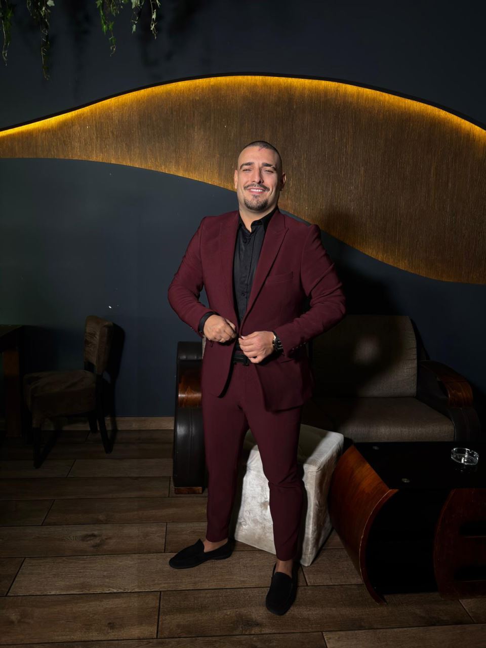 Darko raspolozen na proslavi prvog rodjendana cerkice (2).jpg