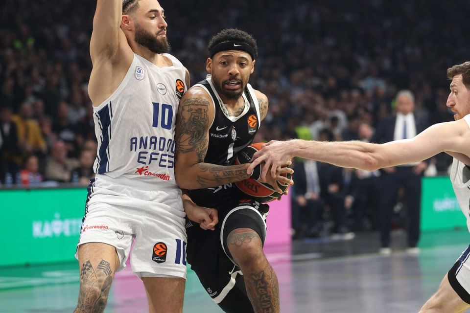 Partizan - Efes 1.jpg