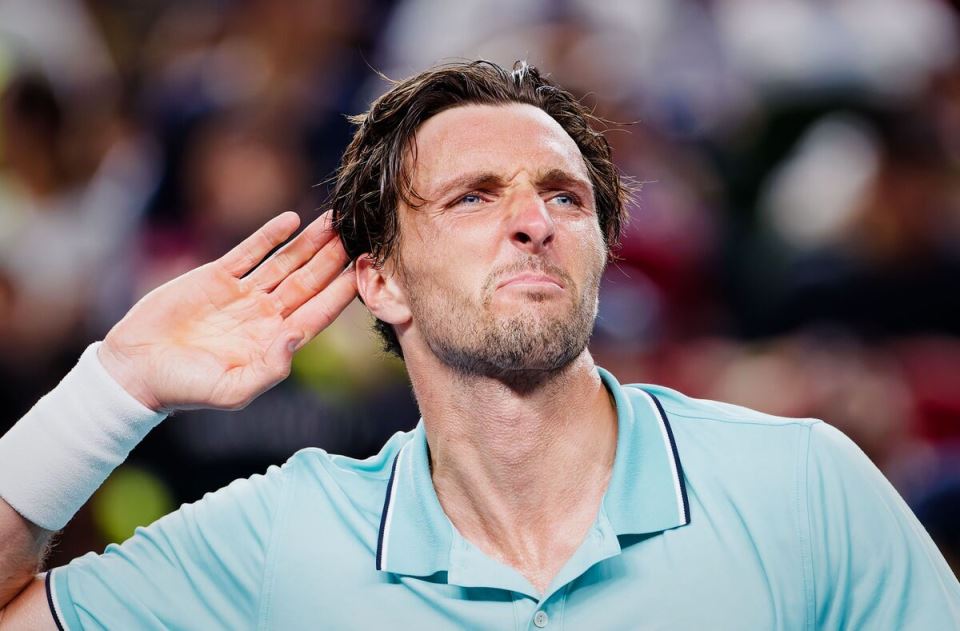 Artur Rinderkneš proslavlja pobedu u Šangaju