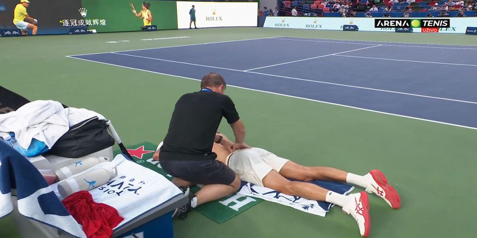 Novak Ðoković medicinski tajm-aut (1).jpg