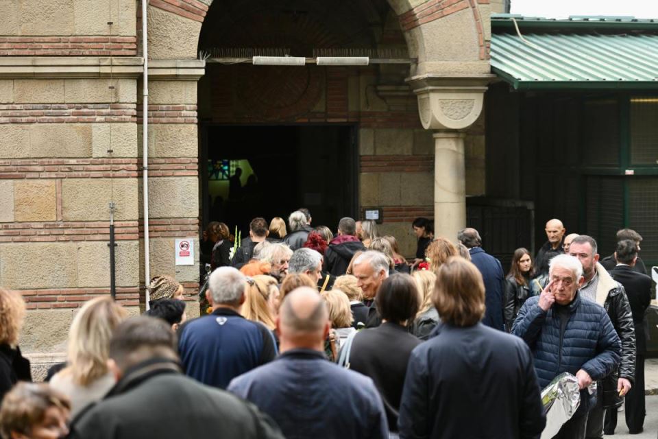 Zašto su glumci doneli ružu na ispraćaju Zdravku Šotri?