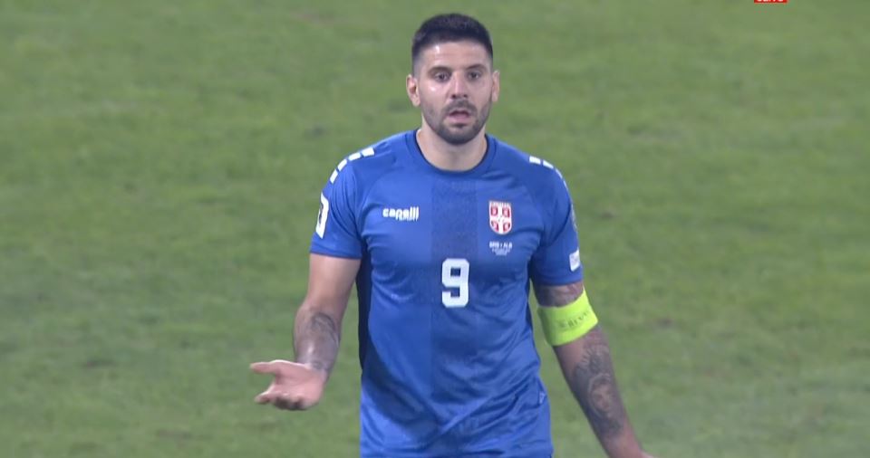 Aleksandar Mitrović u šoku jer ga Piksi vadi iz igre