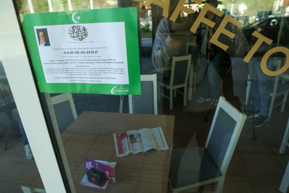 Poslednje što je ostalo od Halida Bešlića u kafiću na njegovoj pumpi (1).jpg