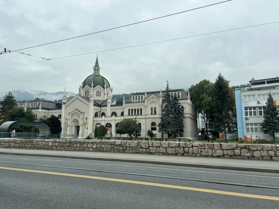 Sarajevo pred sahranu Halida Bešlić (1).jpg