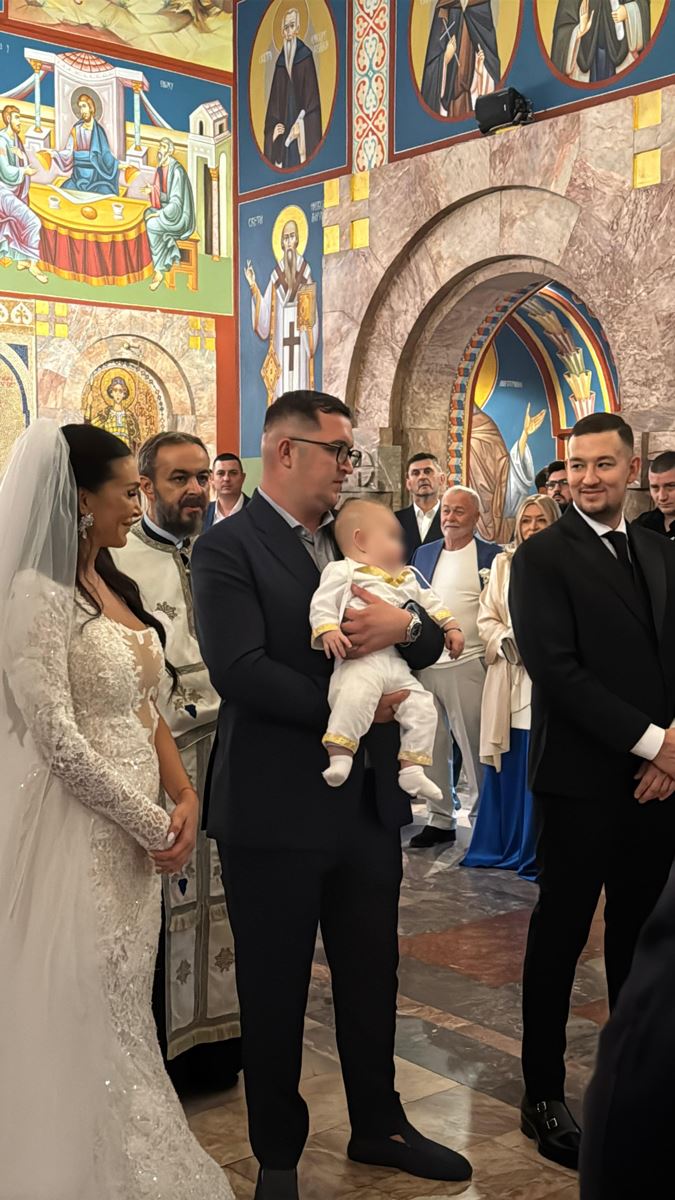 Uroš Živković krstio sina Lazara 1.jpg