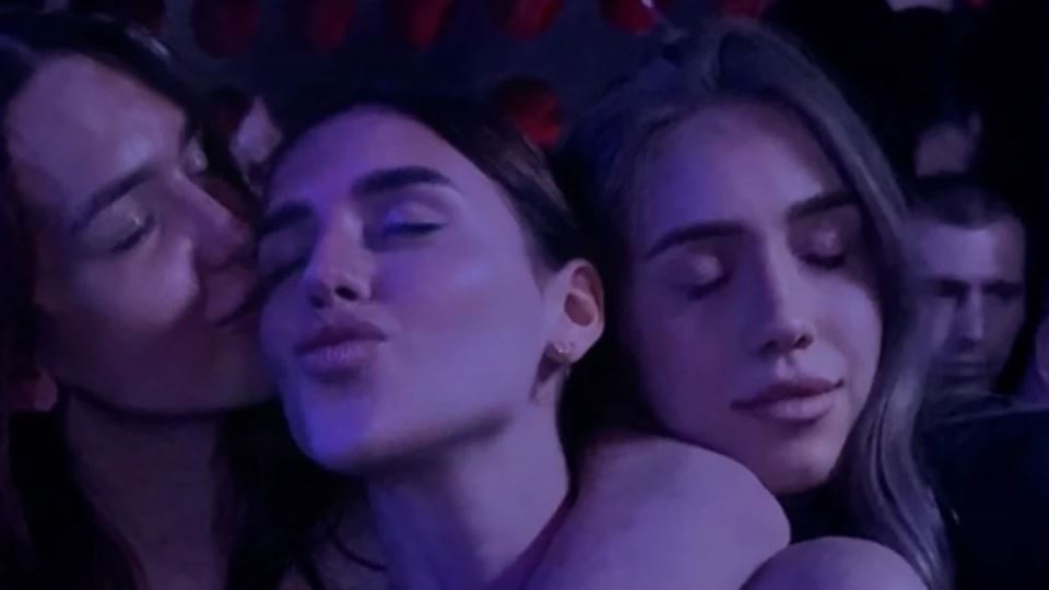 Hana Ikodinović i Lara Čolić u provodu