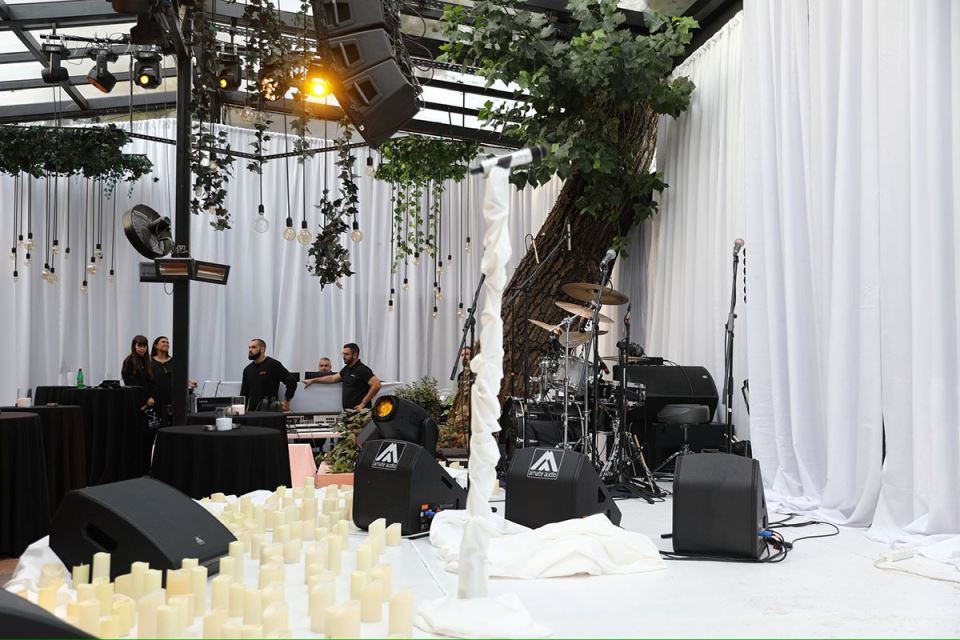 Dekoracija na promociji albuma Nataše Bekvalac (1).jpg