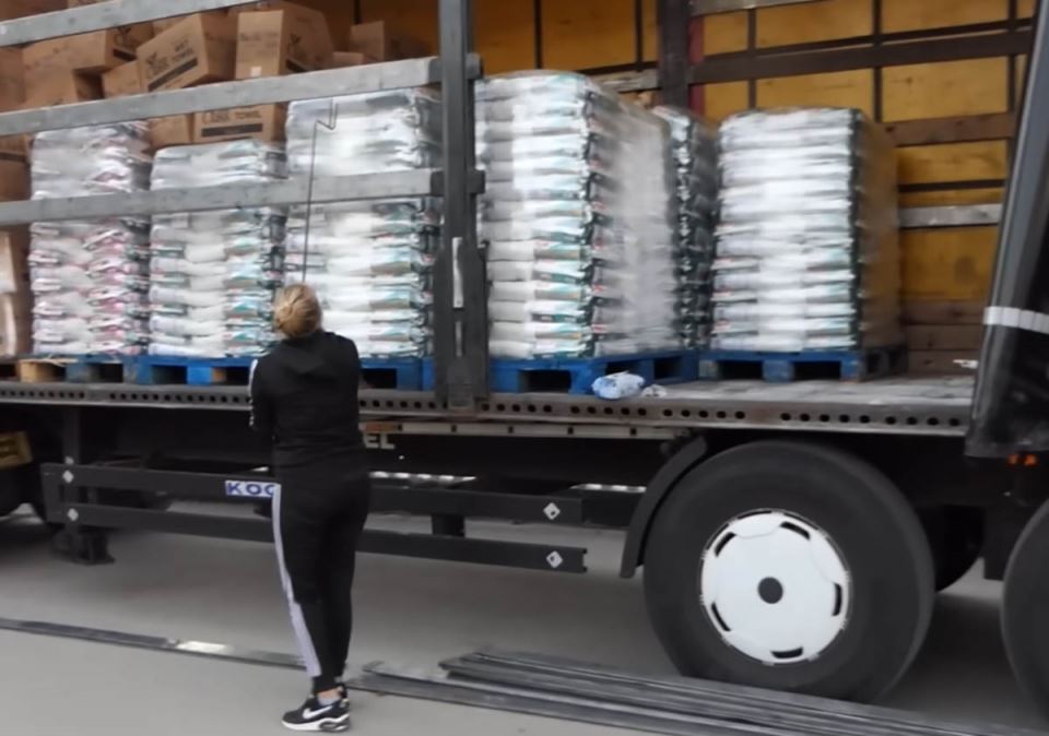 Samohrana majka Melisa Mujčinović  vozi kamion težak 40 tona (2).jpg