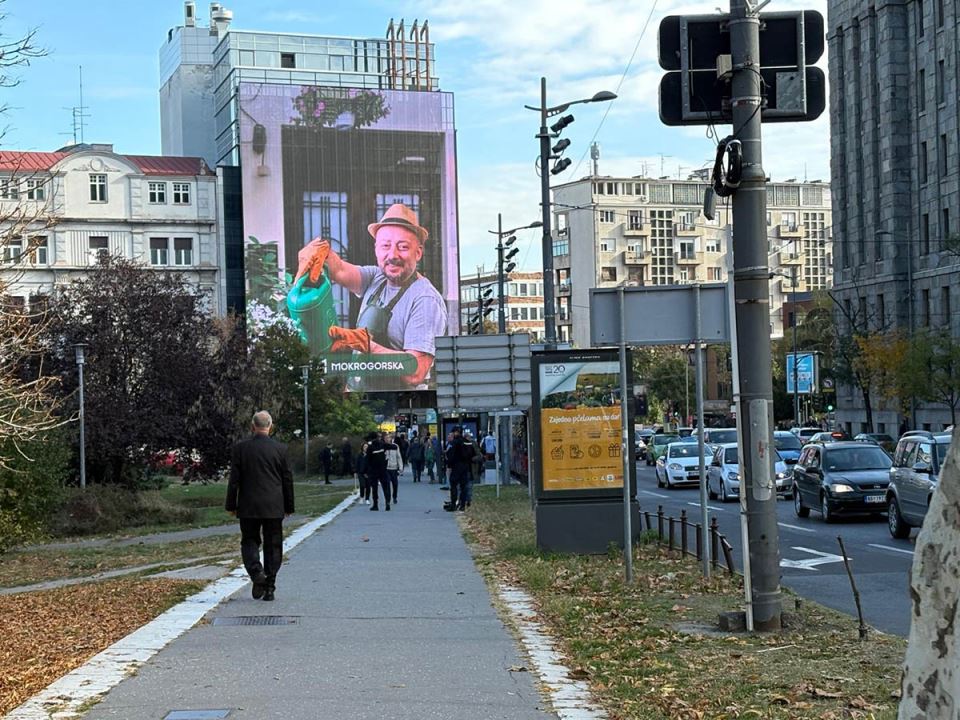 Požar u kampu ispred Skupštine (2).jpg