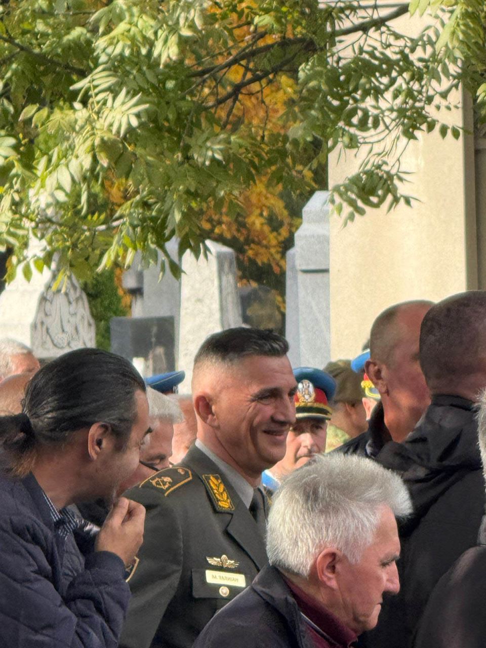 Novi zet Suzane Mančić stigao na sahranu Nebojše Pavkovića