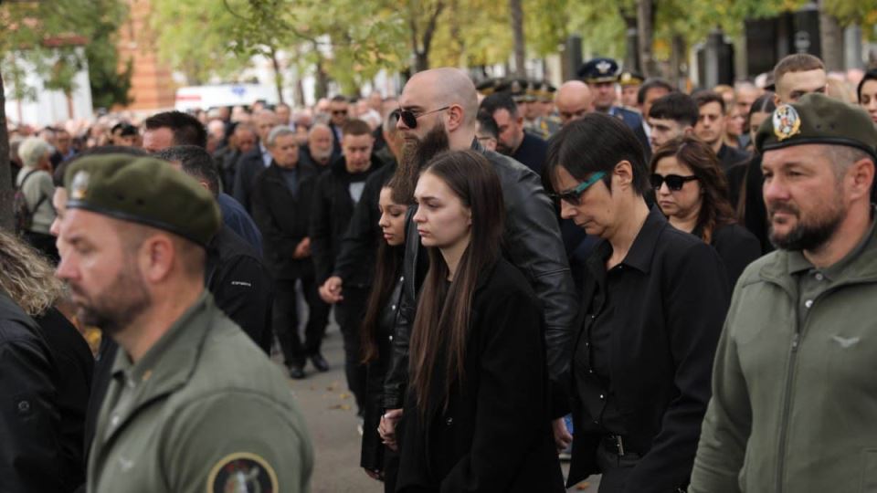 Spuštanje sanduka i porodica Pavkovića (1).jpg