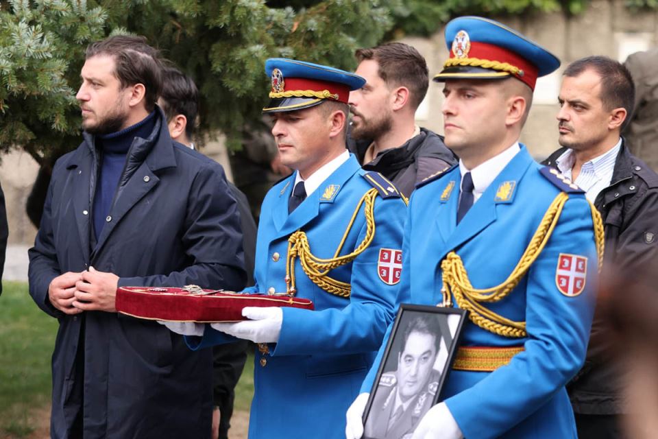 Sahrana Nebojše Pavkovića (2).jpg