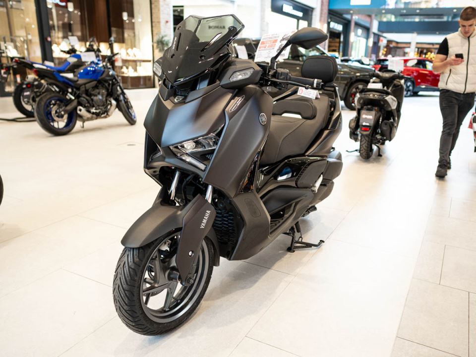 Yamaha X Max 300 (2).jpg